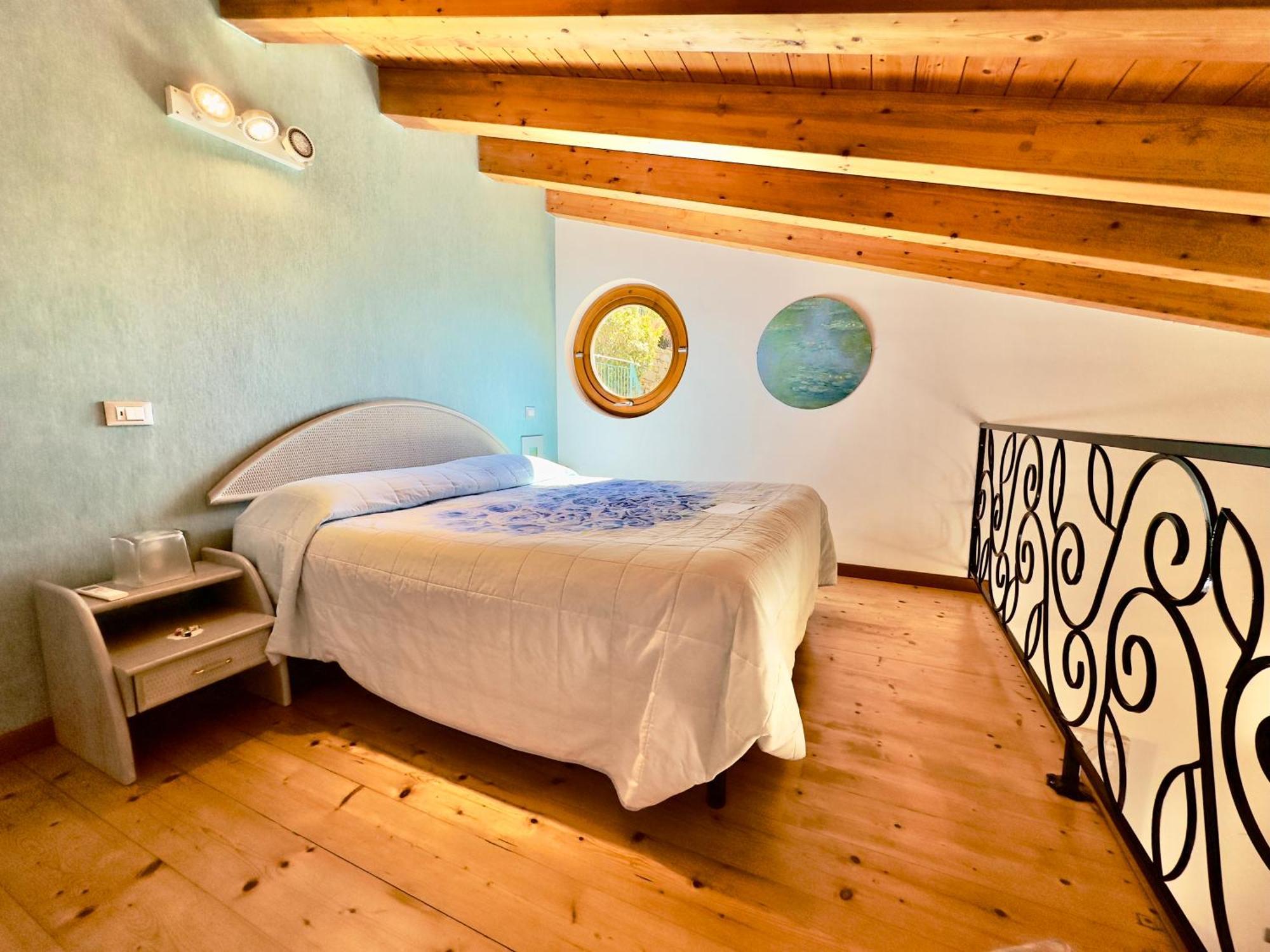 Cinqueterre Aparthotel 4*
